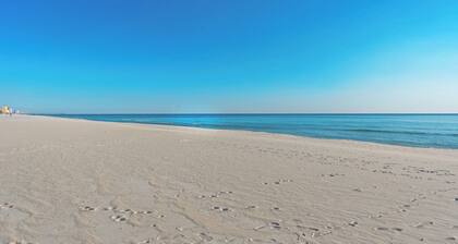 Beachwalk 10B by Avantstay PCB Condo Across From the Beach + Pool, Hot Tub & Tennis