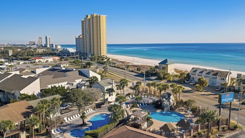 Beachwalk 10B by Avantstay PCB Condo Across From the Beach + Pool, Hot Tub & Tennis