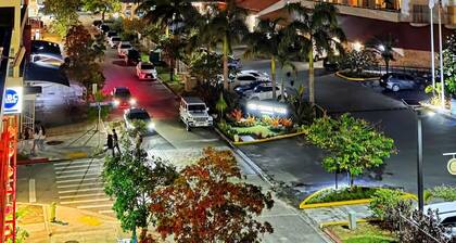 Tropical 2 BR Suite – Steps to Micro Beach, Memorial Park, and Dining