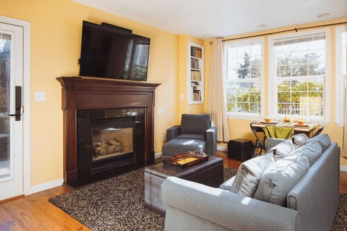 Charming 1-bedroom apt; cleaned with non-toxic, plant based cleaning products