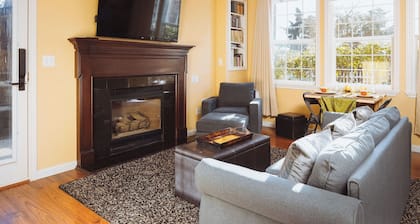 Charming 1-bedroom apt; cleaned with non-toxic, plant based cleaning products