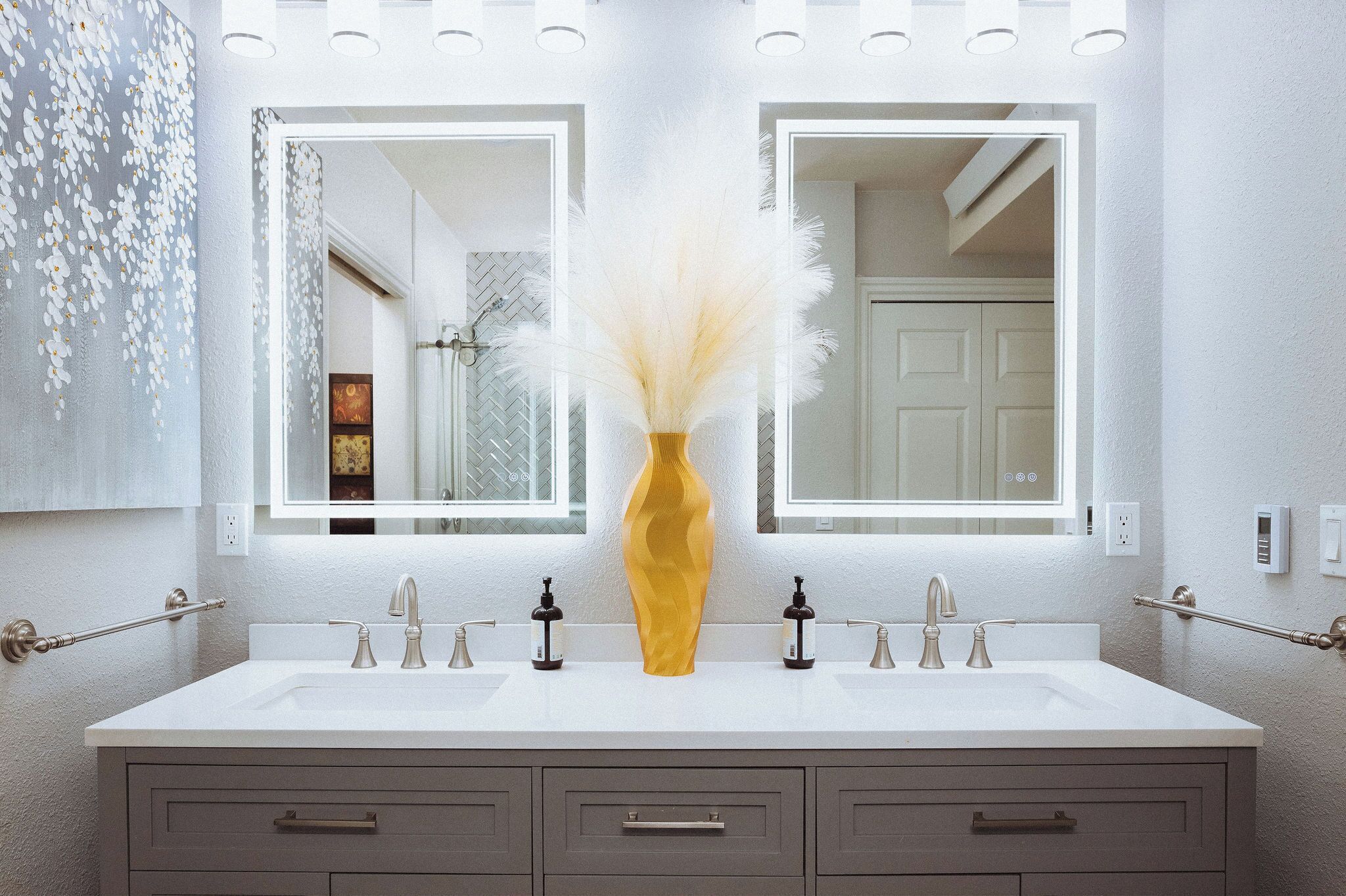 Ducha, secador de pelo, bidé y toallas