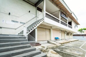 Exterior - At Gate Suvarnabhumi Airport (Bangkok)