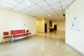 Lobby - At Gate Suvarnabhumi Airport (Bangkok)