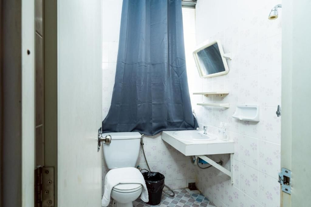 Double Room | Bathroom | Towels, soap, shampoo, toilet paper