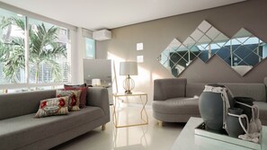 TV - Luxury Cartagena villa near beach- VIP amenities, airport pickups, 24/7 staff (Cartagena de Indias)
