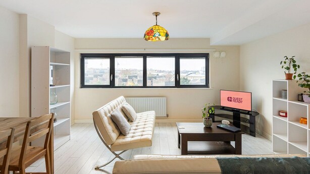 TV - GuestReady – Directly Opposite Tube Station in N7! (London)