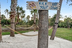 Property grounds - Anchor Inn & Cottage - King Pondview Room (Sanibel)