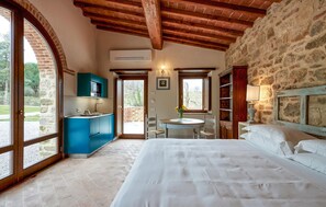 10 bedrooms, travel cot, free WiFi - Amazing home in Vicchio di Mugello with sauna (Vicchio di Mugello)