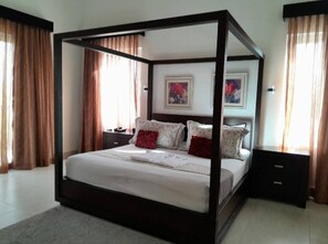 Villa, 4 Schlafzimmer, barrierefrei, eigener Pool