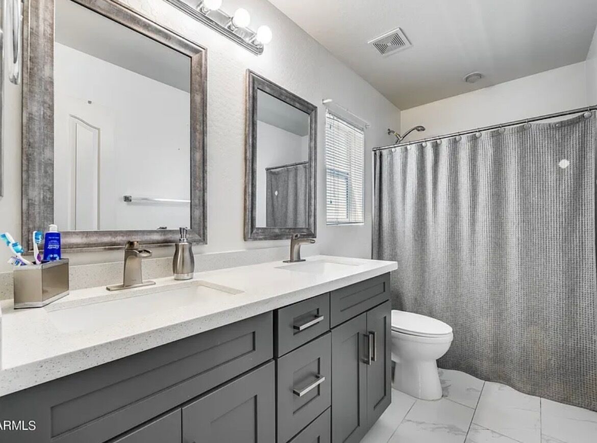 Towels, soap, shampoo, toilet paper