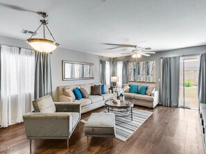 Smart TV - Spacious 4BR w/ Backyard Spa Near Westgate Az (Youngtown)