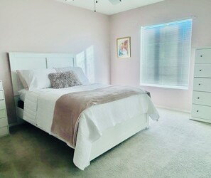 4 quartos, berço de viagem, Wi-Fi de cortesia, roupa de cama