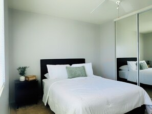 4 bedrooms, travel cot, free WiFi, bed sheets - Spacious 4BR w/ Backyard Spa Near Westgate Az (Youngtown)