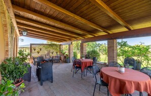 Outdoor dining - Gorgeous apartment in Frazione Canonica,Todi (Frazione Canonica,Todi)