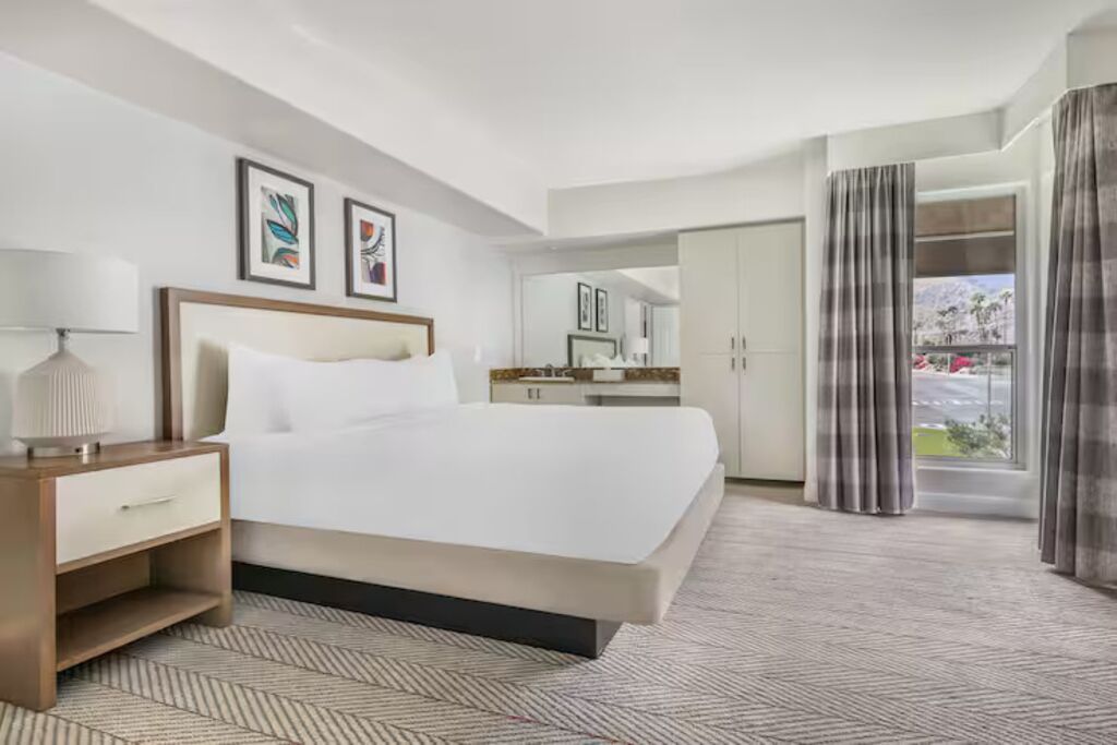 2 bedrooms, iron/ironing board, WiFi