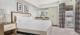 2 Bedroom 1 King 1 Queen Suite in Marvelous Palm Springs - Hilton Vacation Club