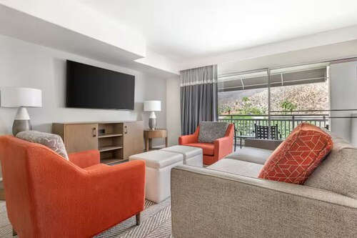 2 Bedroom 1 King 1 Queen Suite in Marvelous Palm Springs - Hilton Vacation Club