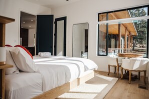 3 bedrooms, desk, iron/ironing board, WiFi