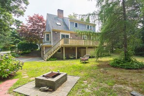 Terrace/patio - Peaceful 4- Bedroom house, Perfect for families. Close to main beaches (Yarmouth)