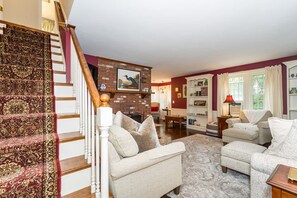 Interior - Peaceful 4- Bedroom house, Perfect for families. Close to main beaches (Yarmouth)