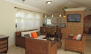 Villa, 3 Yatak Odası, Engellilere Uygun, Kişiye Özel Havuzlu | Oturma odası