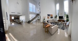 Villa, 3 Yatak Odası, Engellilere Uygun, Kişiye Özel Havuzlu | Oturma odası