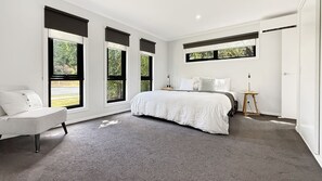 3 bedrooms, WiFi, bed sheets - Snowgum Bright 1 - 3 Bedroom, 3 Bathroom (Bright)