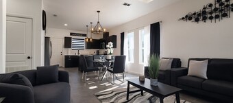 Noir: Stylish 3BR w'TV's All Rooms +Workspace & Yard