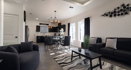 Noir: Stylish 3BR w'TV's All Rooms +Workspace & Yard