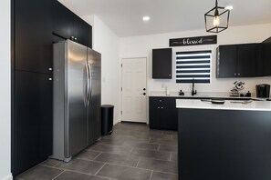 Interior - Noir: Stylish 3BR w'TV's All Rooms +Workspace & Yard (Edinburg)