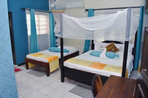 ห้องสแตนดาร์ดดับเบิล, วิวสวน | ตู้นิรภัยในห้องพัก, โต๊ะทำงาน, พื้นที่ทำงานแบบใช้แล็ปท็อป