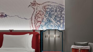 A hotel room with a bed, a nightstand, a lamp, and a wall art piece. - Dhawa Xi'an Chanba (Xi'an)