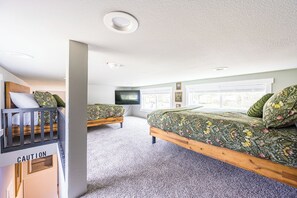 2 soverom, strykejern/-brett, reiseseng for barn og wi-fi (inkludert)