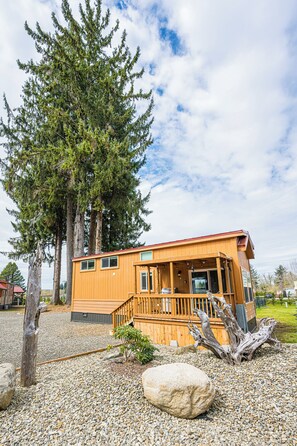 Exterior - Rainforest Tiny Home Retreat Moody Botanical Suite (Forks)