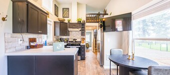 Rainforest Tiny Home Retreat Moody Botanical Suite