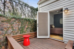 Terrace/patio - Historic Victorian District Retreat Sleeps 9! (Savannah)