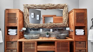 Unclassified image, 5 of 54, button - Living Waters Lodge | A Family-Friendly Lakefront Olympic Peninsula Retreat (Port Angeles)