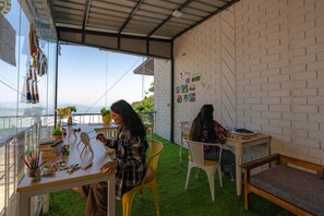 Outdoor dining - Artbuzz (Dehradun)