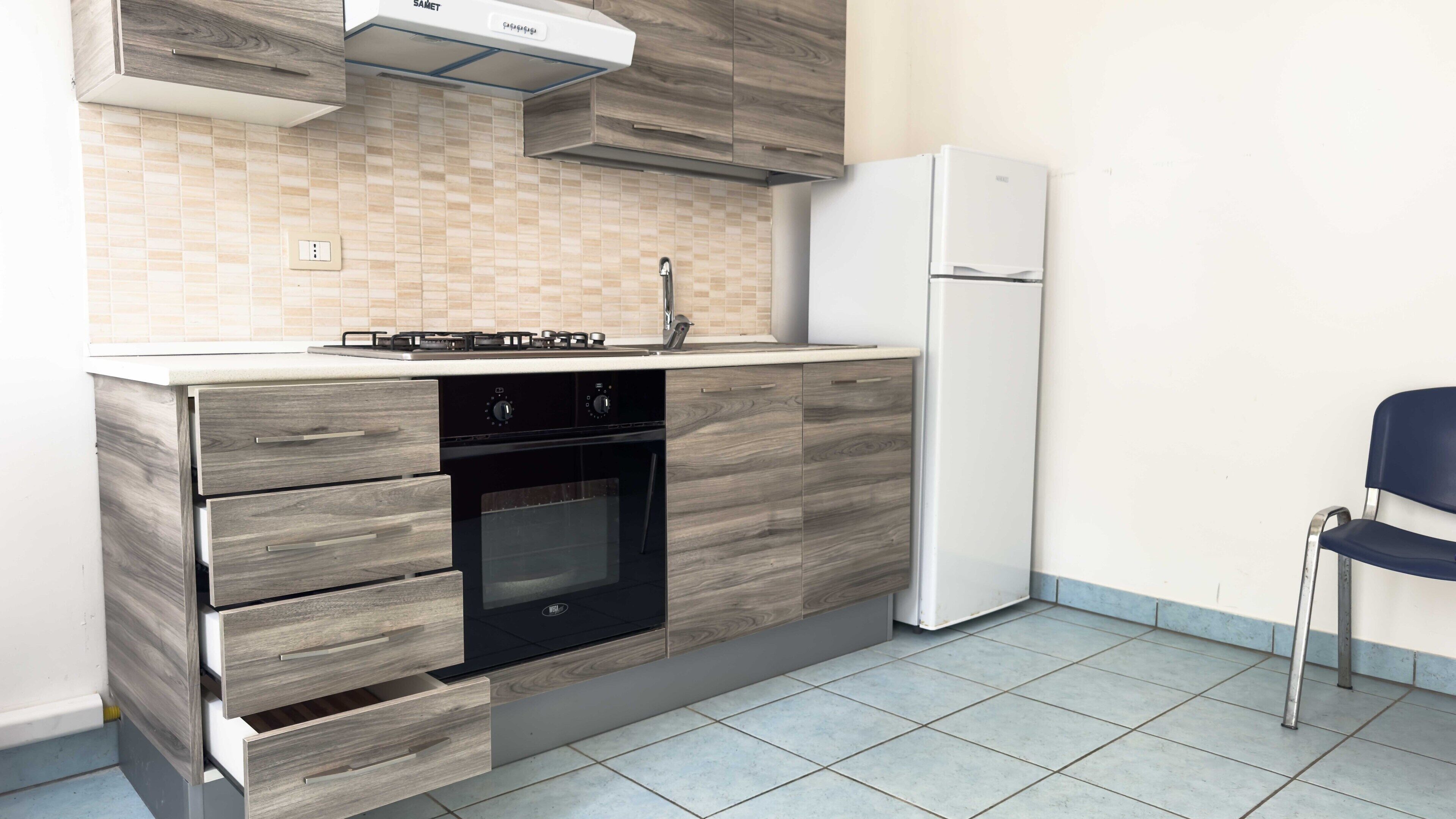 Fridge, oven, coffee/tea maker, cookware/dishes/utensils