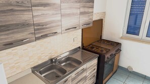 Frigorifero, forno, macchina per tè/caffè, pentole/stoviglie/utensili