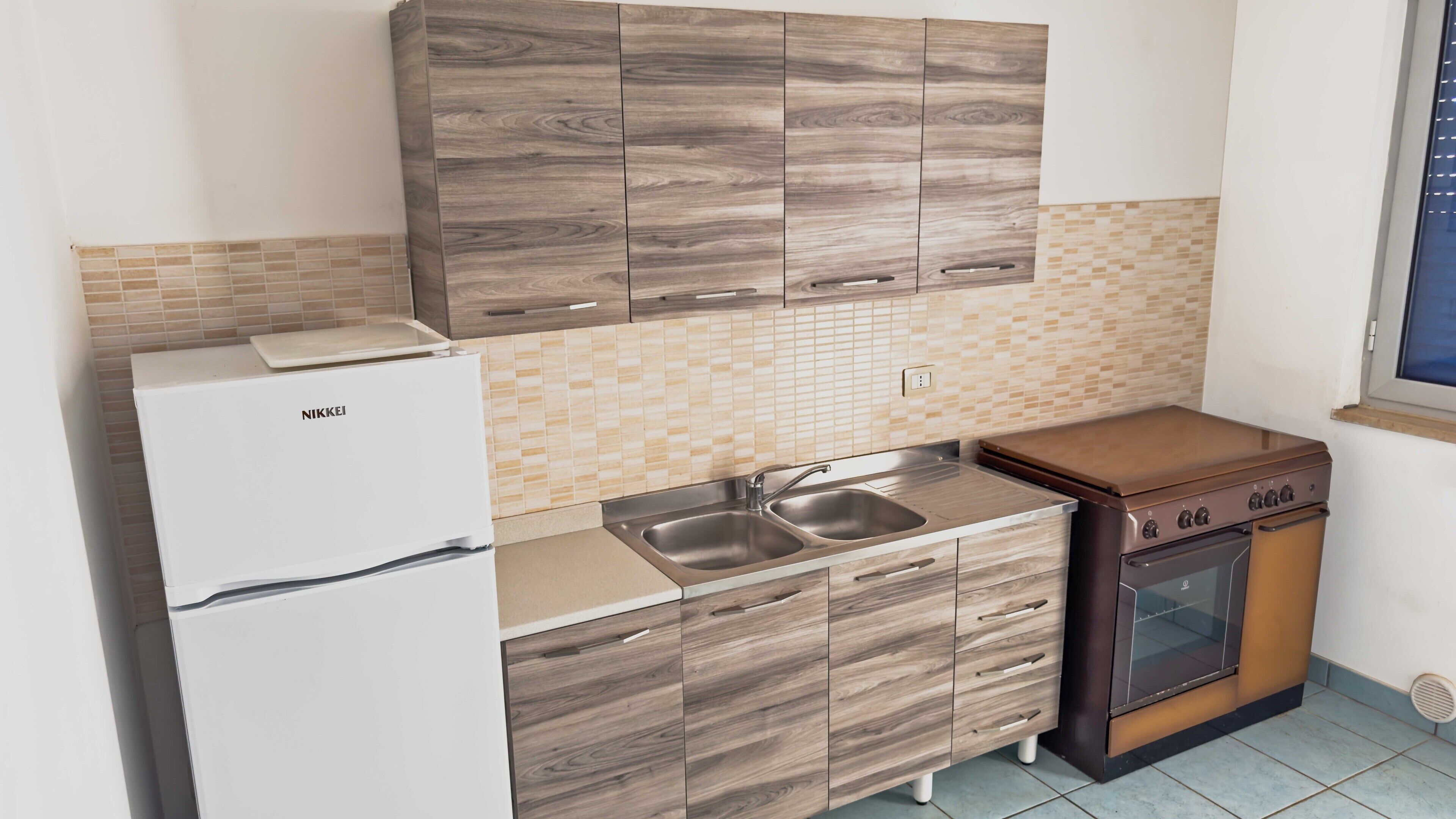 Fridge, oven, coffee/tea maker, cookware/dishes/utensils