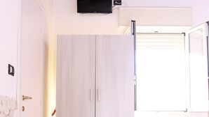 A bedroom with a bed, a wardrobe, a television, and a window. - Orchid Villa 1 with parking (Torre Lapillo)