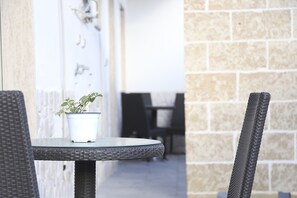 Outdoor dining - Orchid Villa 2 with parking space (Torre Lapillo)