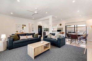 TV - The White Brick Retreat, Bendigo (North Bendigo)