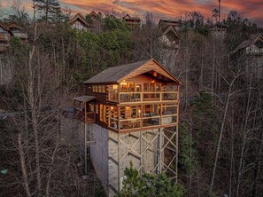 Exterior - NEW LISTING DISCOUNT! Fireworks Mtn Views + Hot Tub + 2 Kings + Bunks (Sevierville)