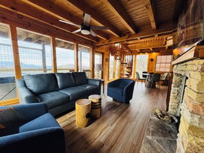 Smart TV - NEW LISTING DISCOUNT! Fireworks Mtn Views + Hot Tub + 2 Kings + Bunks (Sevierville)