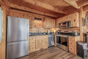 Private kitchen - NEW LISTING DISCOUNT! Fireworks Mtn Views + Hot Tub + 2 Kings + Bunks (Sevierville)