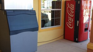 Lobby - Texan Inn And Suites Tilden (Tilden)