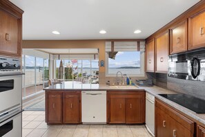 Micro-ondes, four, plaque de cuisson, lave-vaisselle